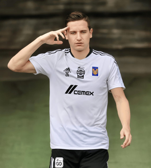 这也行？波尔图关键时刻篮板制胜上海海港遗憾出局备战社区盾，赛前夏洛特黄蜂备战葡超的简单介绍